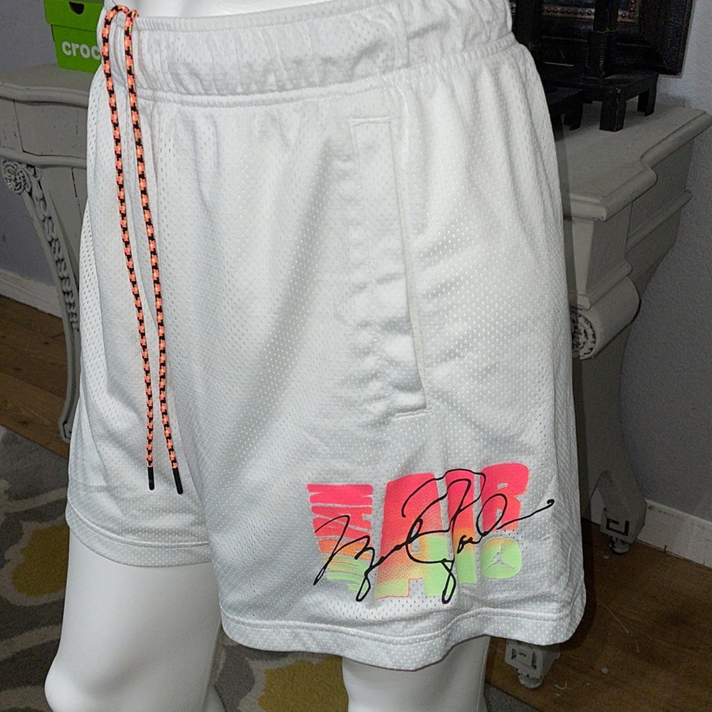 Air Jordan Authentic Shorts - Picture 2 of 5